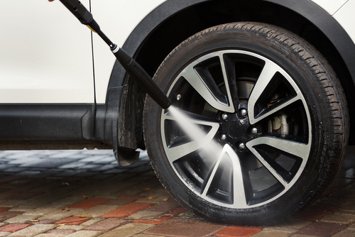 Pressure washer on your car's alloys